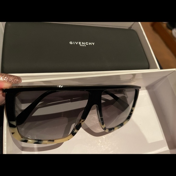 Givenchy Sunglasses Brand new perfect condition. - Picture 5 of 8